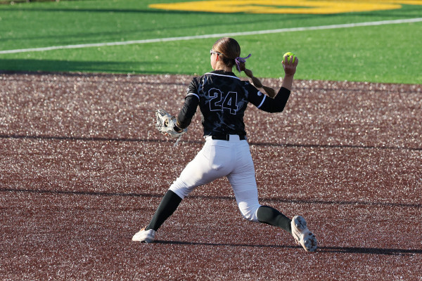 Hawkeyes Defeat Redbirds in Fall Finale